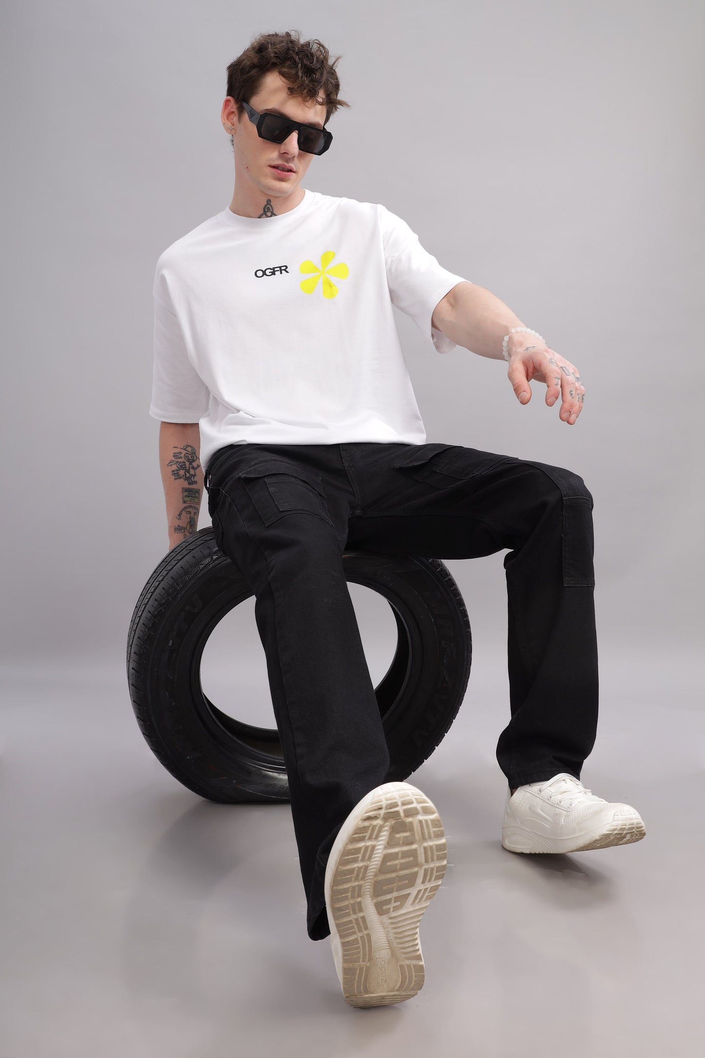 Every Bitch, T-shirt